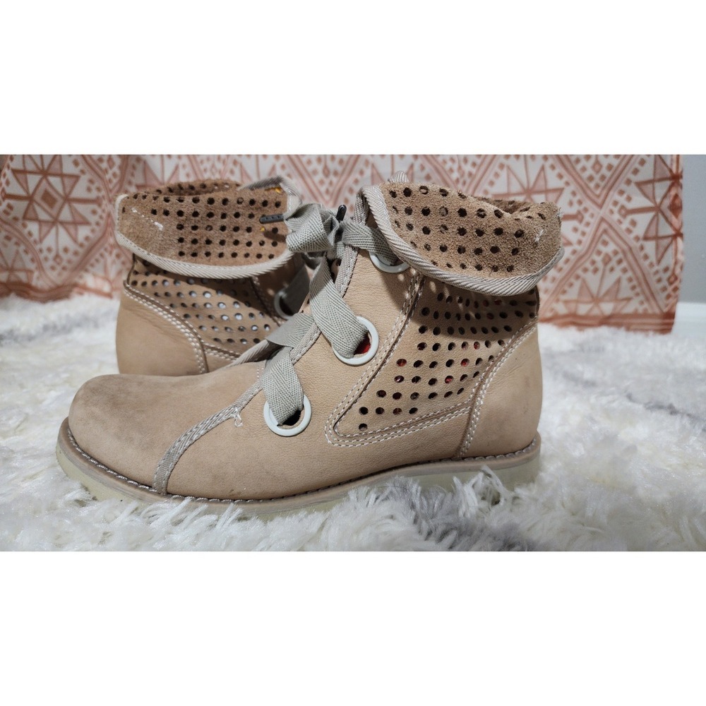 RARE CAT Women's Perforated Leather Boots Beige Lace Up Ankle Booties Size 6 - Picture 5 of 5